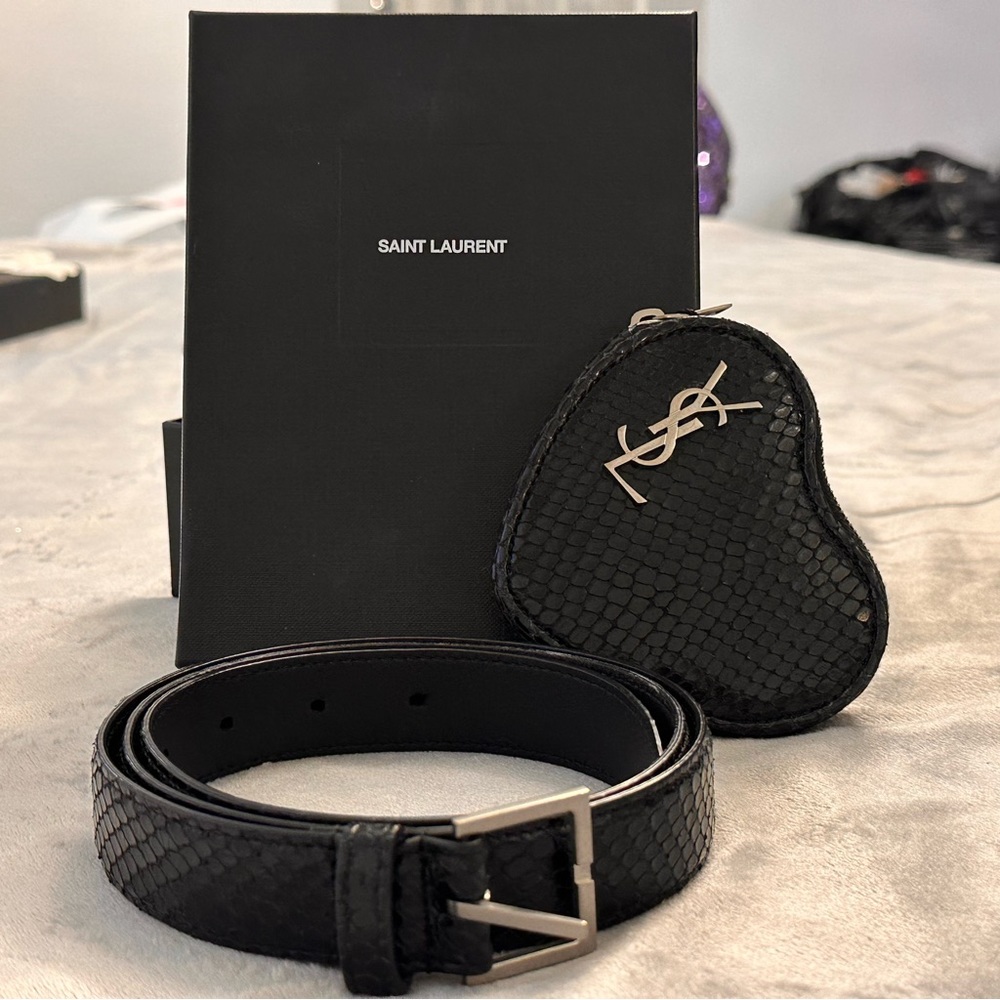 YSL SAINT LAURENT
Calfskin Snakeskin Embossed Love Heart Belt Bag Black